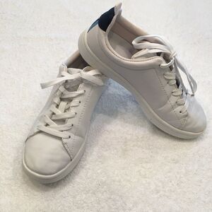 White athletic tennis shoes H & M  size 4.5 lace up